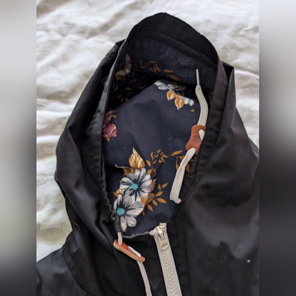 Woman's element Eden coat - Picture 2 of 4